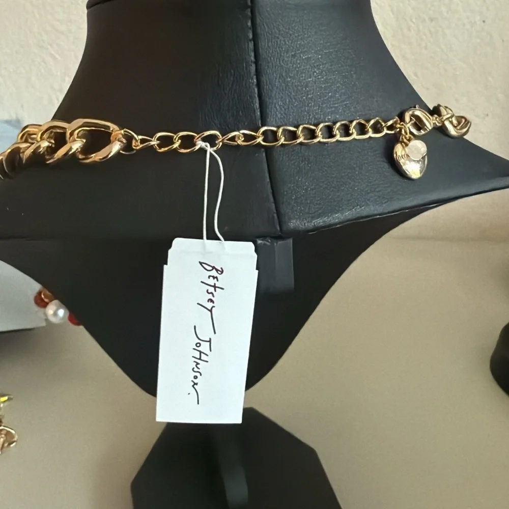 Betsey Johnson Holiday Bib Necklace 2025 New - Picture 3 of 3